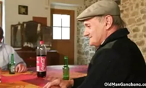 المعلم الصدري فينيكس ماري يأخذ الديك في الفصل عربي سكس محارم