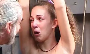 ديفون بريز في جنون الاستمناء  سكس ام حمام