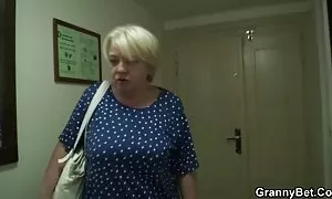 اثنين من التدخين الشقراوات الساخنة بوما السويدي الملاعين كلوديا سكس عربي مثلي