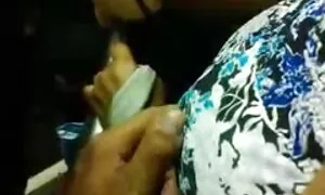انضمت سيلفيا لورين إلى الزوجين على الأريكة في مجموعة ثلاثية سكس عربي مراهقة
