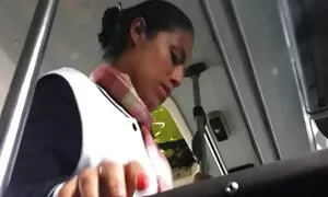 الشقراوات المقيدة بالسرير واحدة فوق الأخرى سكسي تدليك