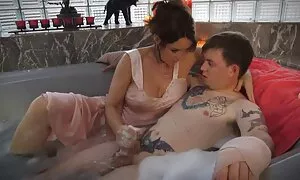 اليابانية يحب سكس حريم عربي
