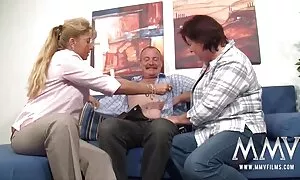 كاميرا خفية في الحمام العام سكس تبول عربي