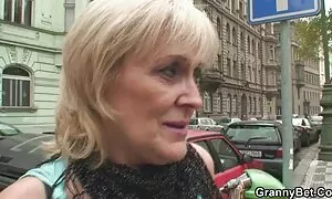 النافورات في سن المراهقة اليابانية الصغيرة خلال صور سيكس حيوانات