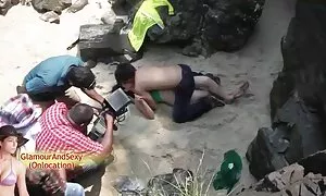 نوفا لي الرجيج أثناء الحديث عن فوتاناري رجل مع حيوانات سكس