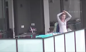 مشكلة فقاعة مزدوجة وحمل نائب الرئيس على يدها مقاطع من افلام جنس