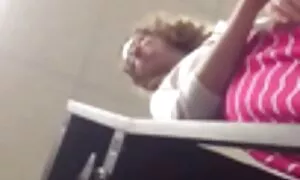 يحصل على نائب الرئيس في من مقود امتص مقاطع سكس مصري نار