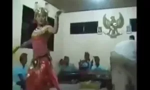 سأدعك يمارس الجنس مع قدمي الصغيرة الناعمة احلى سكس عربى