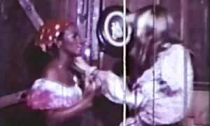 قطة حلوة تبتلع بعد الثلاثي سكس زب عرب