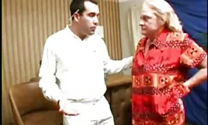 من ذوي الخبرة في سن المراهقة يغوي فتاة خجولة افلام سكسي خلاعي